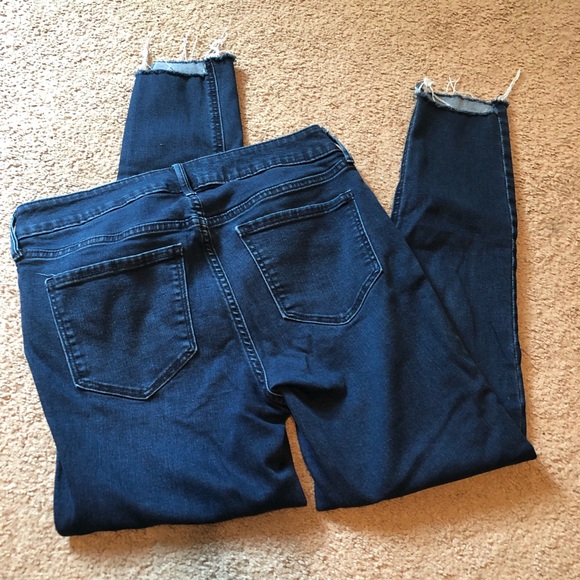 Old Navy Rockstar Frayed Skinny Jeans - Picture 2 of 3